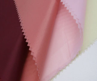Cina Super Soft PA Coating Fabric 40 * 50D Benang Count Anti - Statis Untuk Kain Tas pemasok