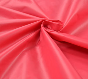 Cina Merah / Pink / Kuning Polyester Taffeta Fabric Untuk Lining Garment Fabric pemasok